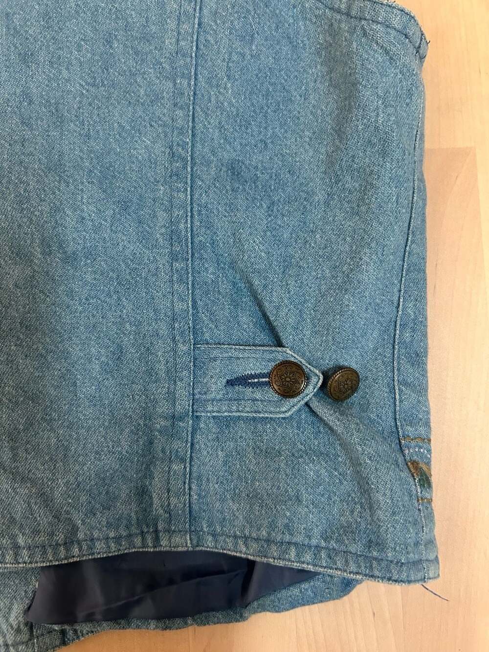 Lizwear Vintage Floral Embroidered Denim Button-Front Vest - Picture 8 of 16